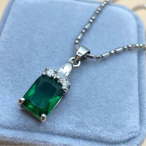 Cute Unsigned 18kgp Chain and 18kgl Green Cubic Zirconia Pendant Necklace